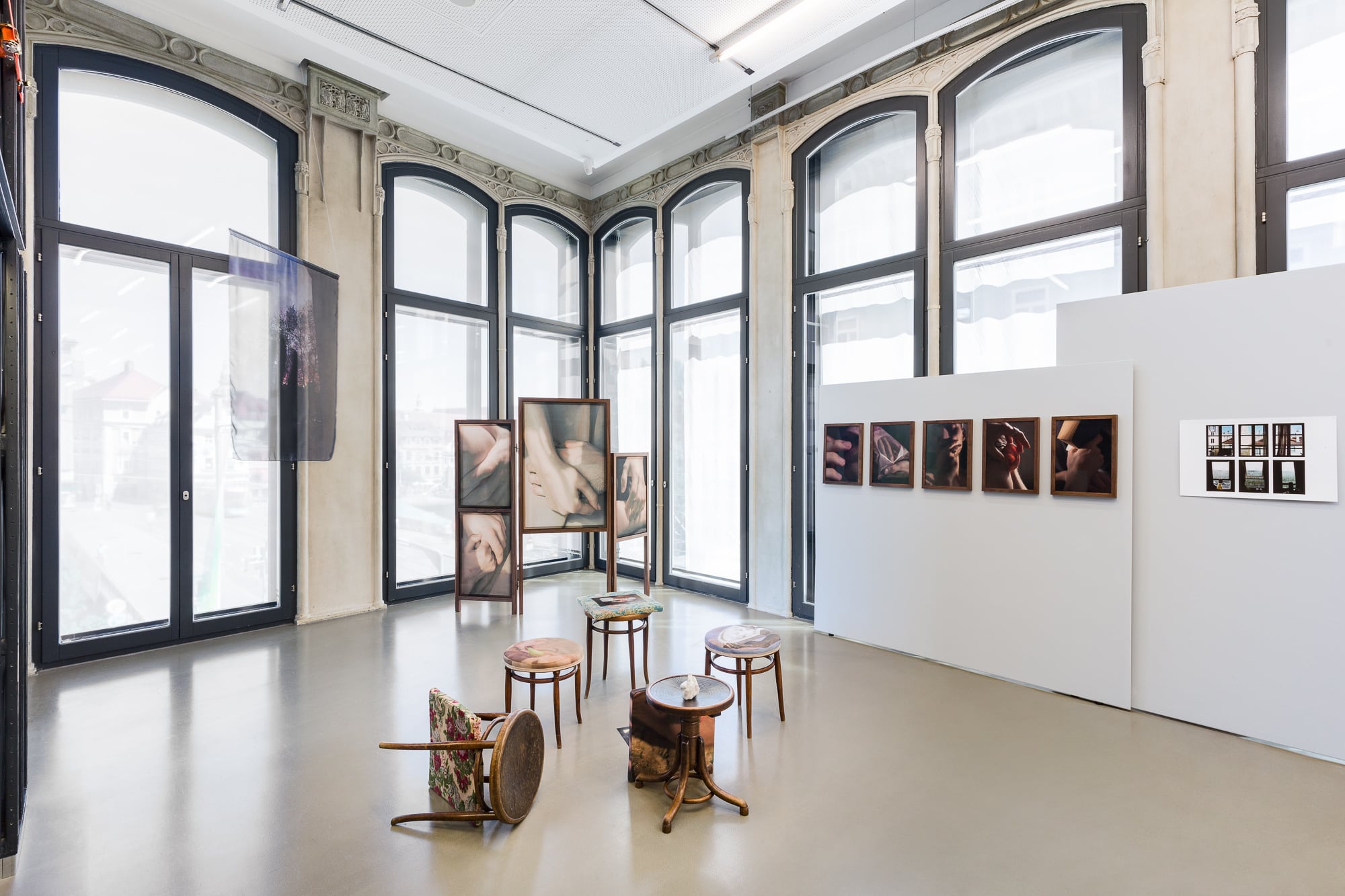 installation view from "Die Hand voller Stunden, so kamst du zu mir", Camera Austria, Graz, 2021 (c) kunstdokumentation.com