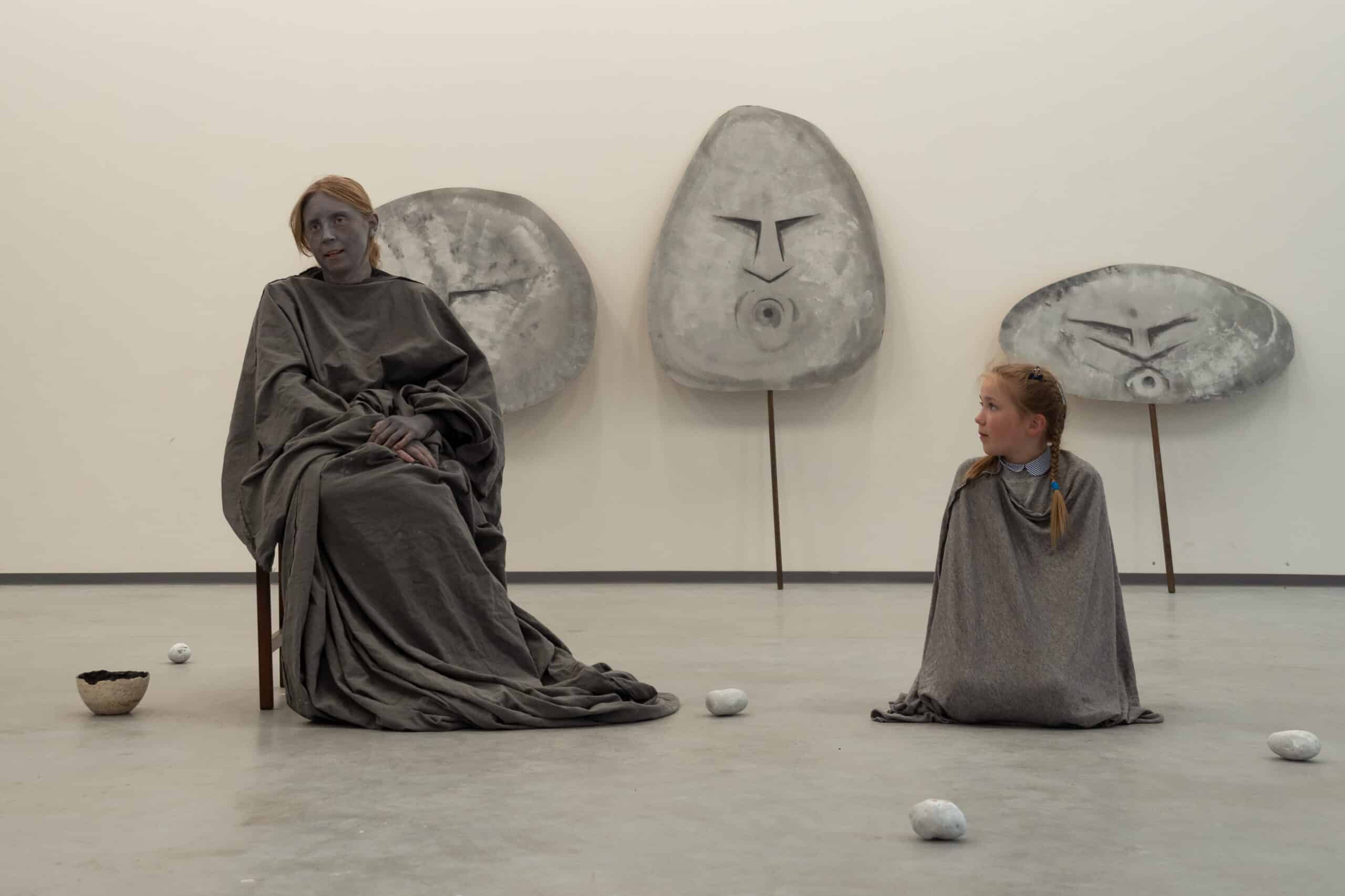 “Moss Doesn’t Grow…” is a series of works about a not-so-mythological woman’s journey to become a stone carver. The works draw inspiration from Estonian mythology and revolve around Linda, the mother of the Estonian hero Kalevipoeg. Linda has found a new life and voice in contemporary Amsterdam, while struggling with a big boulder in the middle of her bedroom.