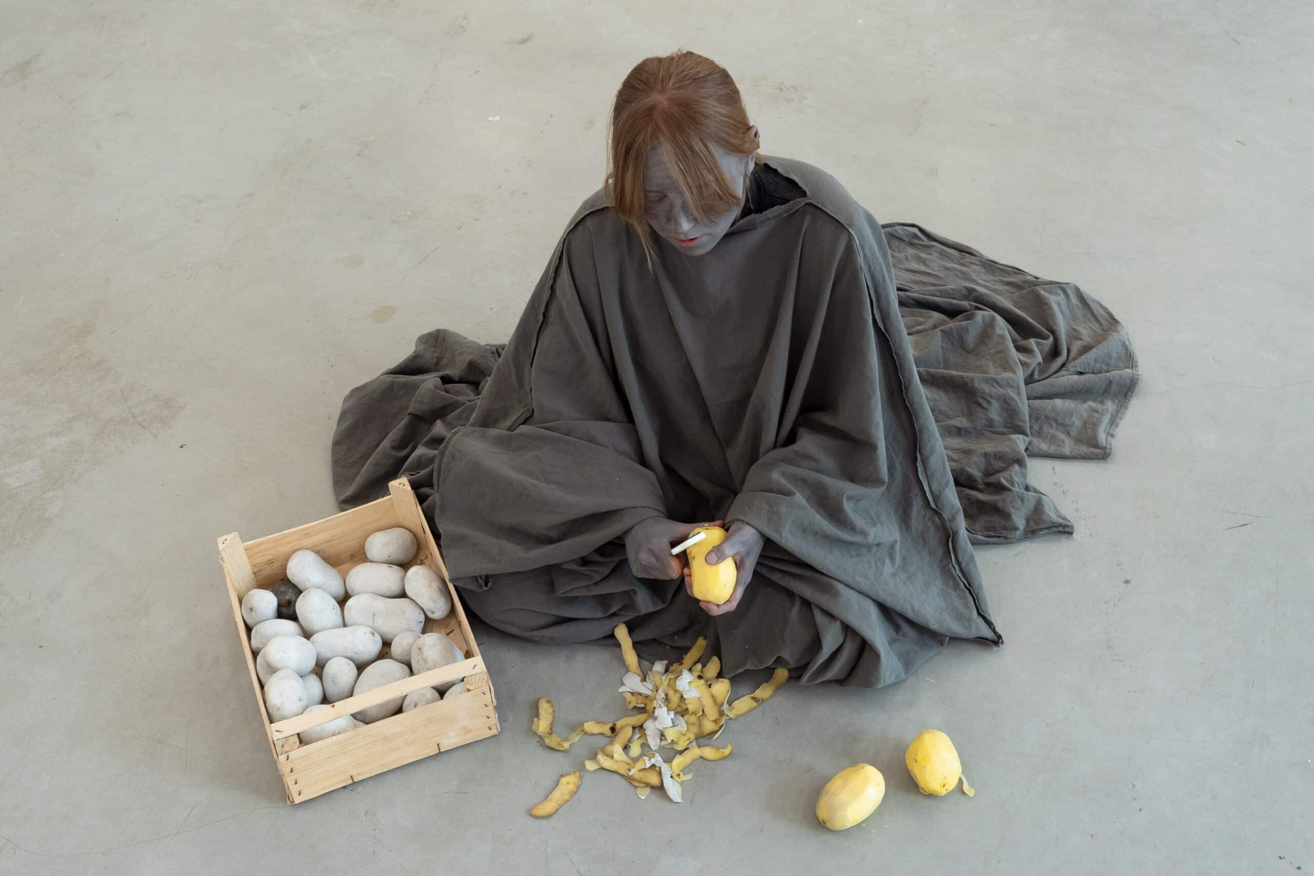 “Moss Doesn’t Grow…” is a series of works about a not-so-mythological woman’s journey to become a stone carver. The works draw inspiration from Estonian mythology and revolve around Linda, the mother of the Estonian hero Kalevipoeg. Linda has found a new life and voice in contemporary Amsterdam, while struggling with a big boulder in the middle of her bedroom.