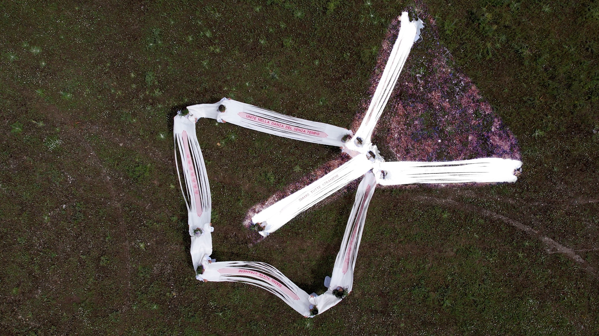 Raffaela Naldi Rossano, SERPENTINA. Per un mūsēum senza tempo, 2023, view at Stazione di Belvì Aritzo, Belvì. Una Boccata d’Arte 2023, promoted by Fondazione Elpis, in collaboration with Galleria Continua and Threes. Photo Gianluca Muscas. C.sy the Artist