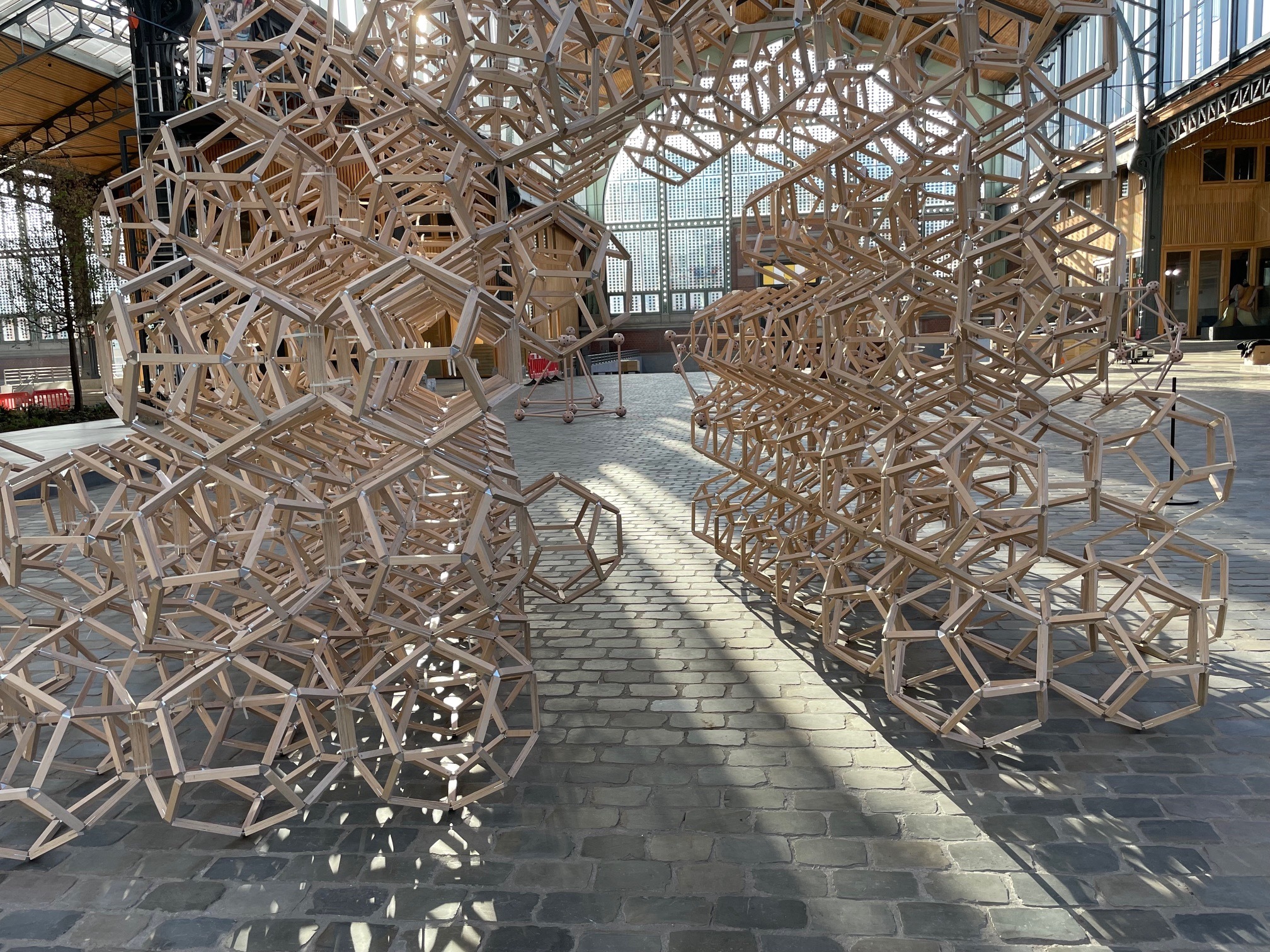 Installation view at the Sculptura Festival in Gare Maritime Brussels (2024)