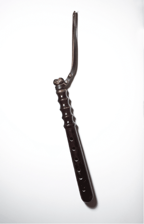 An old police baton found on E-bay has been transformed into a functional musical instrument, a flute. The title ‘Pied Piper’ is borrowed from a well-known German folk tale. As the definition of Pied Piper from the dictionary indicates, “a leader who makes irresponsible promises” or “one that offers strong but delusive enticement,” this work questions the notions of democracy and violence. I re-enacted my memory of the 1980’s in my home country, South Korea, in which mass protests formed against the South Korean military government and the dictatorship. Nearly one quarter of a million people participated to protest against the suppression of freedom and were beaten violently and arrested by government forces with such instruments as police batons, water guns, and pepper gas.